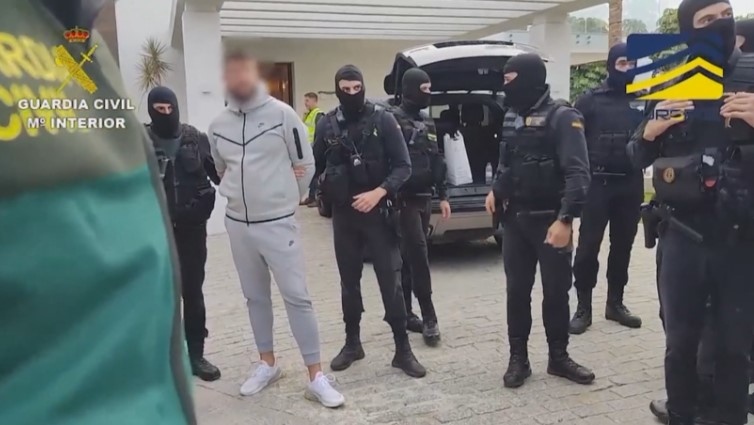 Двама български граждани са задържани в Испания при международната операция